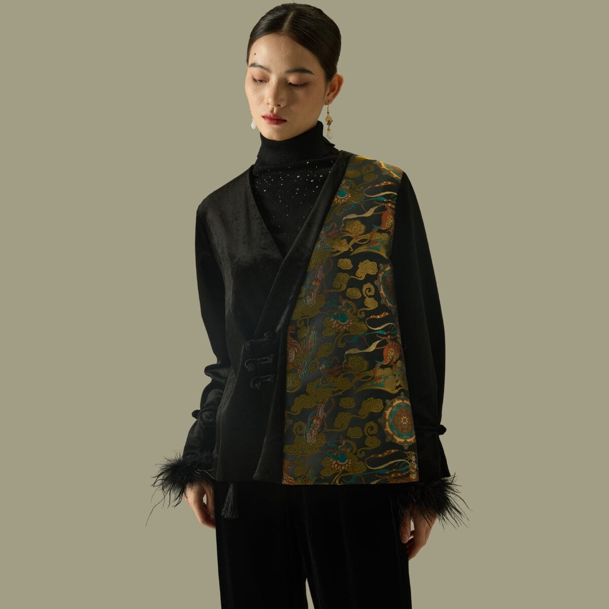 Aqueen Dun grottoes velvet 1 1200 px