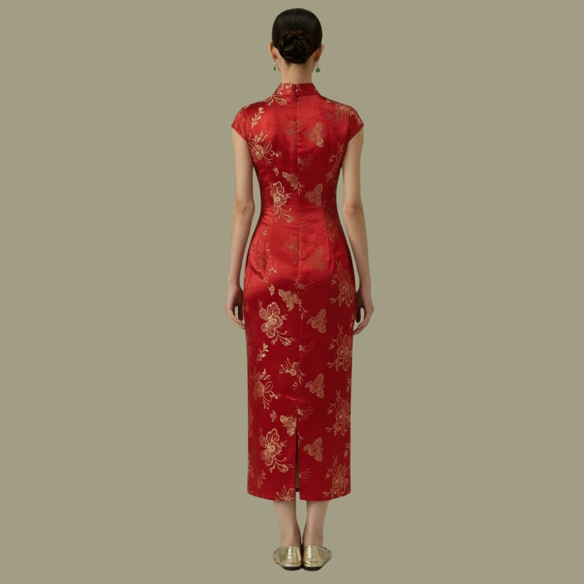 Aqueen Midnight Peony2 pose 1200 px