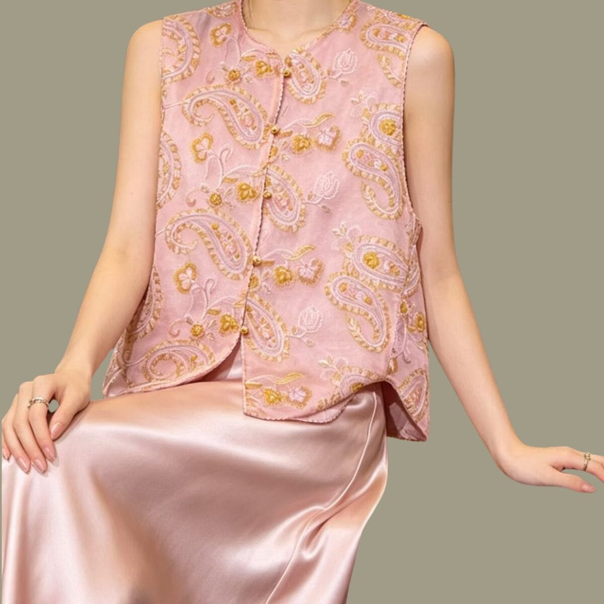 Aqueen paisleypink vest1 1200 px